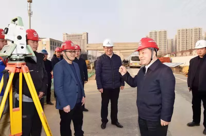 江西省委副書(shū)記、代省長(zhǎng)葉建春看望慰問(wèn)九洲高架東延項(xiàng)目一線職工