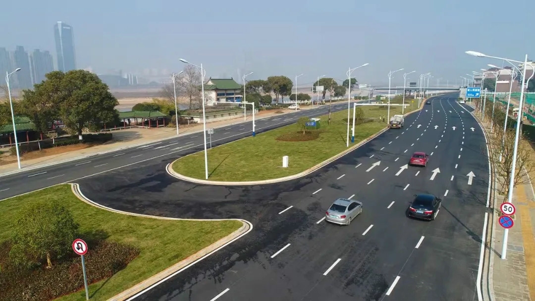 “不堵車了，通過時(shí)間至少縮短了三分之二” 沿江中北大道提升改造（一期）工程主線通車方便市民出行